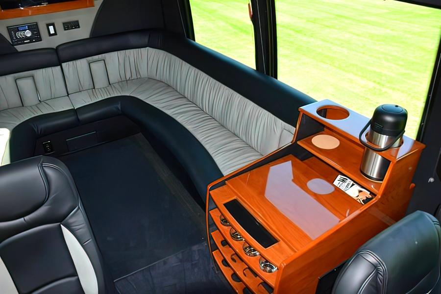  17 Passenger Executive Bus  Small Photo (19)