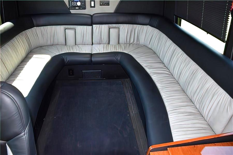  17 Passenger Executive Bus  Small Photo (19)