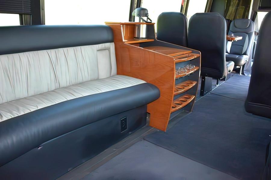  17 Passenger Executive Bus  Small Photo (19)