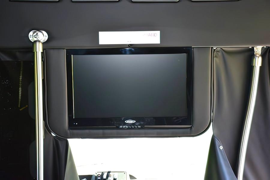  17 Passenger Executive Bus  Small Photo (19)