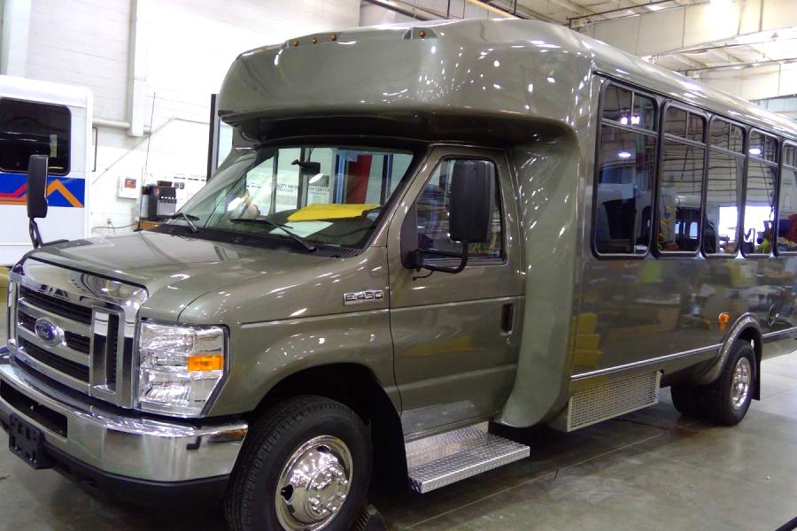 24 Passenger Bus Photo